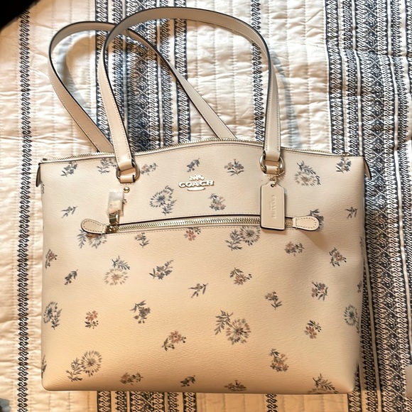 Brand new Coach tote - Picture 1 of 4